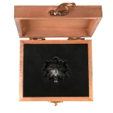The Witcher 3 - Medalion Wiedźmin Świecący w drewnianym pudełku