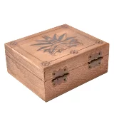 The Witcher 3 - Medalion Wiedźmin Świecący w drewnianym pudełku